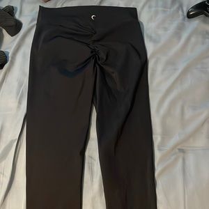 Black butt scrunch leggings